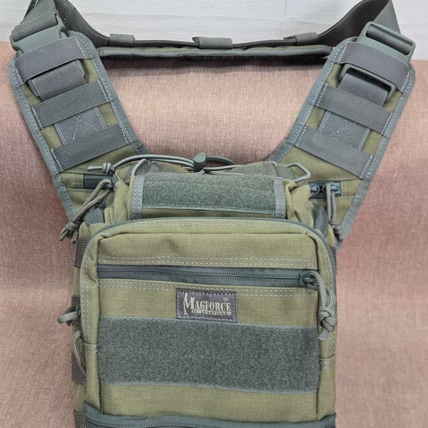 정품미사용 맥포스 트랜스포머 슬링백 (포리지) - YKK 10RCT