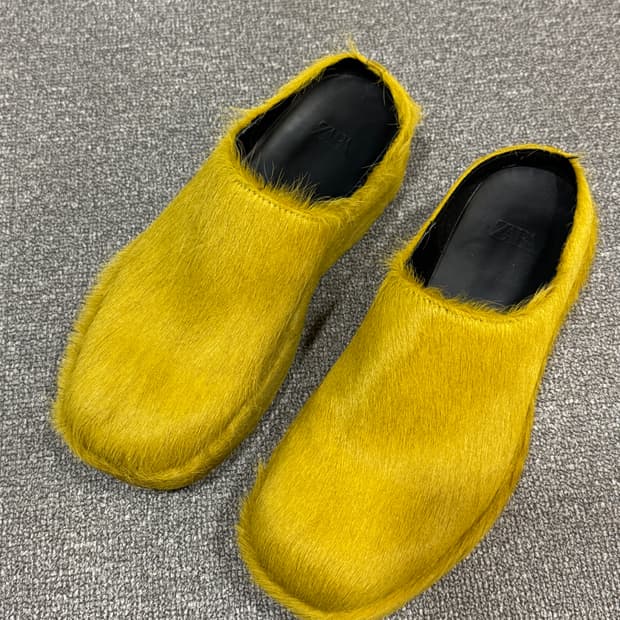 자라 아카이브 옐로우 퍼 롱 헤어 퍼스벳 슬립온 로퍼 44
