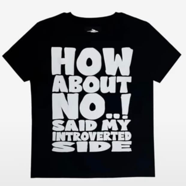 제노리포트 반팔 구합니다 블랙으로