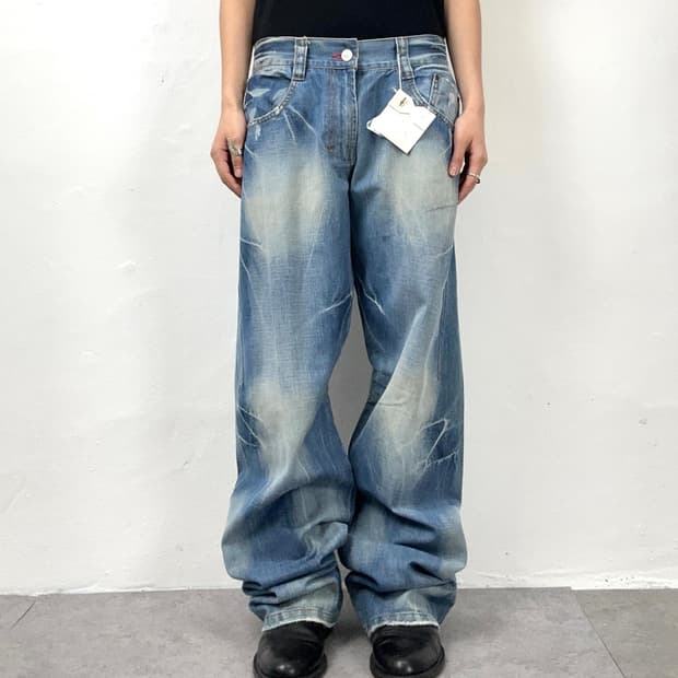 Multi-Tinted Distressed Deconstructed De