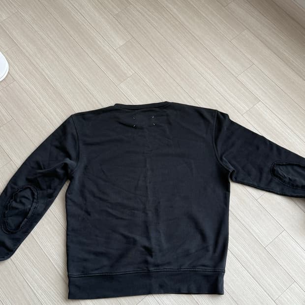 마르지엘라 엘보 패치 맨투맨[L]