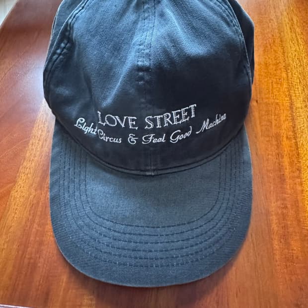 뤡코즈 lovestreet cap 판매합니다