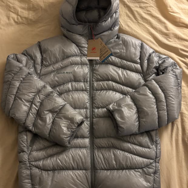 [새제품] 마무트 루프틱 2.0 경량구스다운 블루 XL