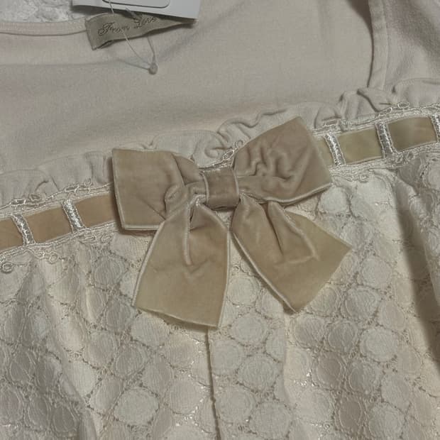 리즈리사깔 라떼갸루 상의 핀터깔 