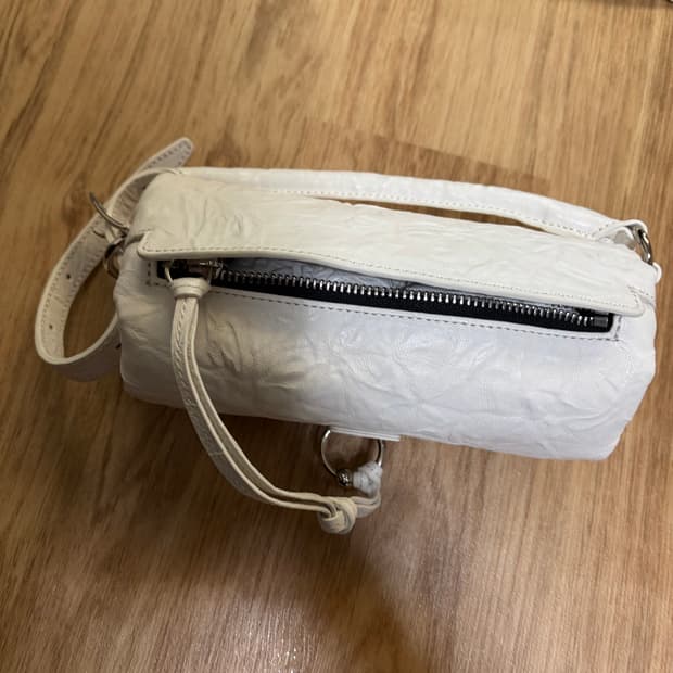 open yy 필로우 미니 핸들백 화이트 새상품