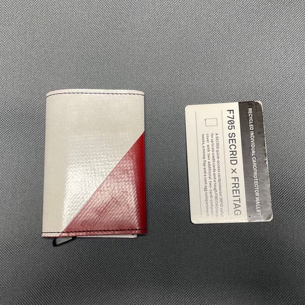 프라이탁 시크리드 흰/빨