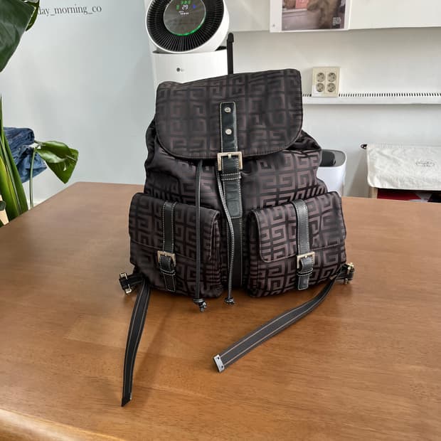 지방시 모노그램 백팩