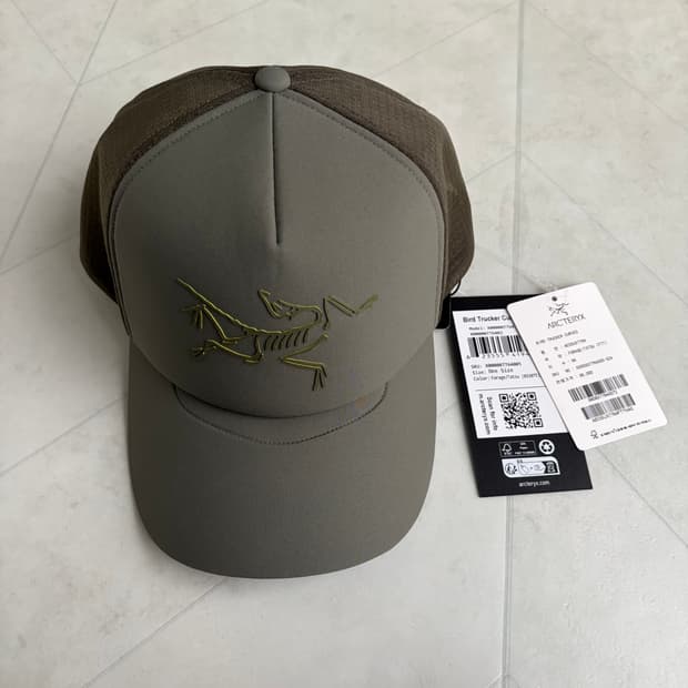 [새상품]아크테릭스 버드 트러커 커브드 포리지