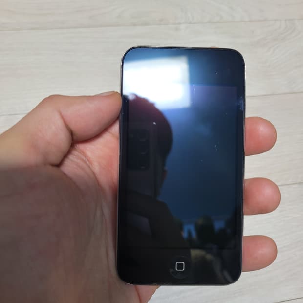 애플 아이팟터치 4세대 32기가 팝니다. A1367