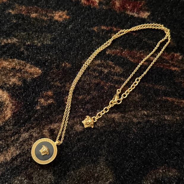 베르사체 목걸이