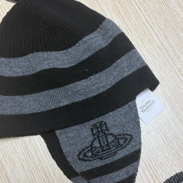 비비안웨스트우드 이어플랩 모자 비니