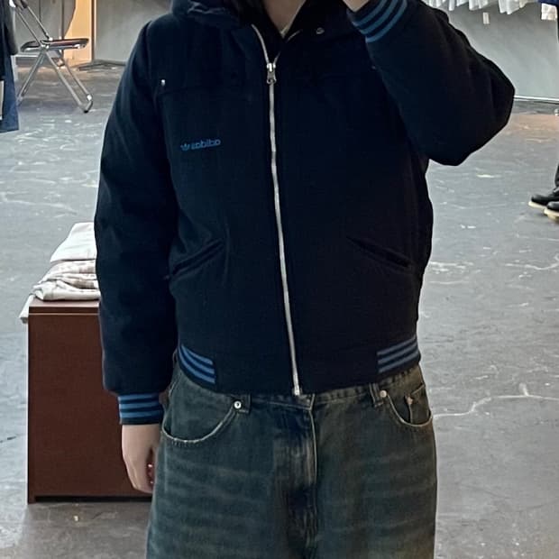 아디다스 네이비 윈터봄버 숏패딩 H1419