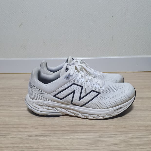 뉴발란스 860 프레쉬폼 운동화 300