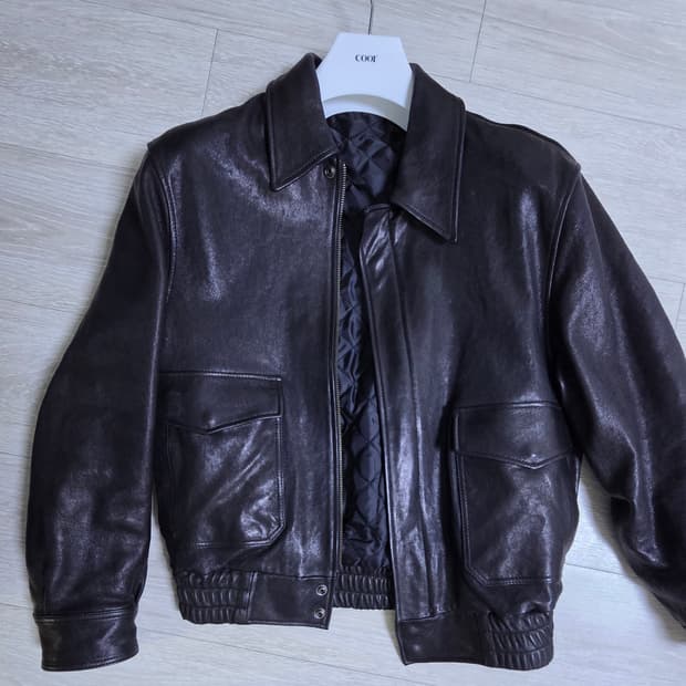 쿠어 베지터블 A-2레더자켓 M팝니다.