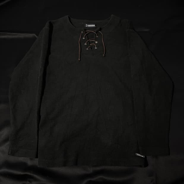 "Renoma" eyelet detail Minimal Sleeve