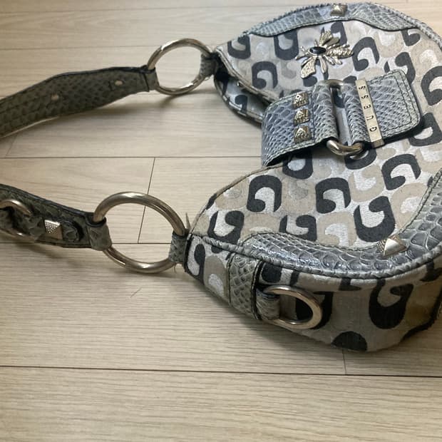 guess python bag