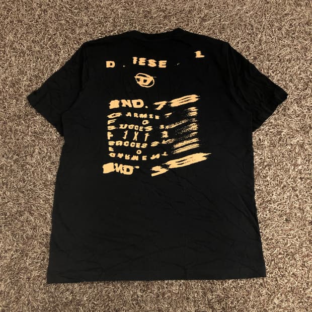 디젤 23SS 웨이브 로고 그래픽 티셔츠