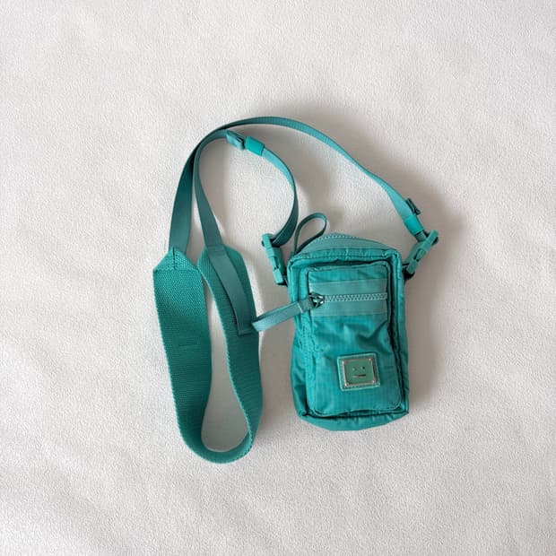 아크네스튜디오(Acne Studios) 미니 크로스백