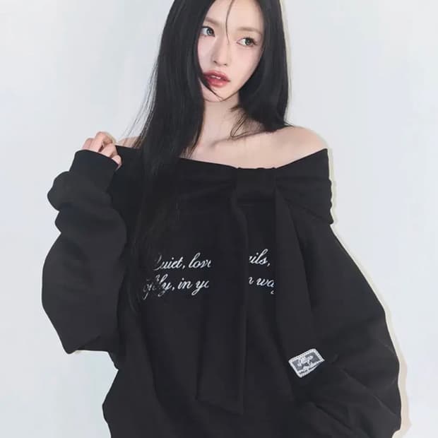 일리고 퓨어 보우 오프숄더 맨투맨 블랙