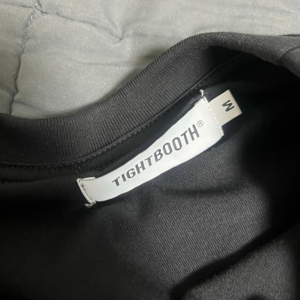 Tightbooth 반팔 티셔츠