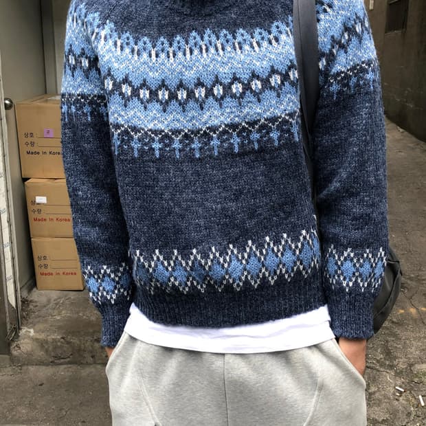 노르딕 네이비 니트