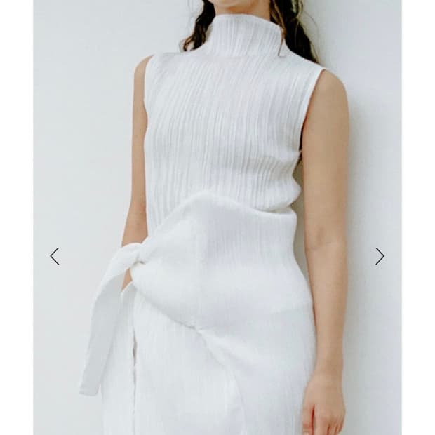 르917 LE17SEPTEMBER FREYA PLEATS TOP