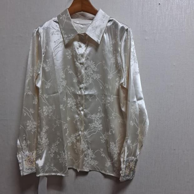 아이보리 무지 꽃무늬 실크블라우스 새옷 여성 55 아이보리플라워 블라우스