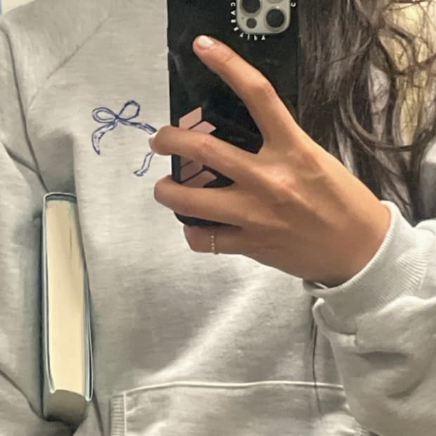 메이비베이비 디어리스트 맨투맨