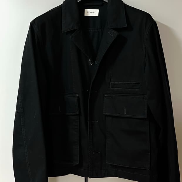 르메르 박시쟈켓 블랙 컬러 M 사이즈 판매합니다.