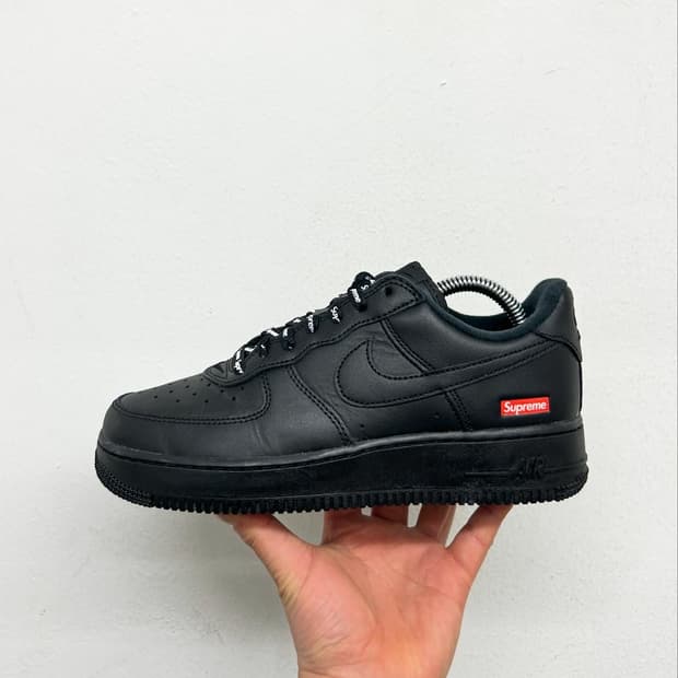나이키 에어포스1 슈프림 블랙 240