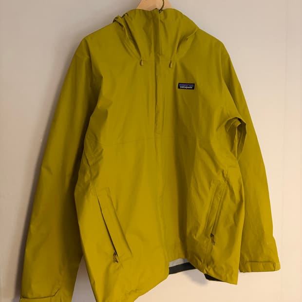 22 Patagonia Torrentshell 3L Jacket