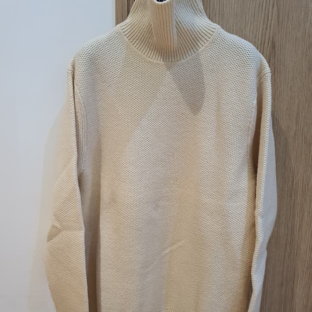 타미힐피거 아이보리색 터틀넥 니트 스웨터 판매합니다!