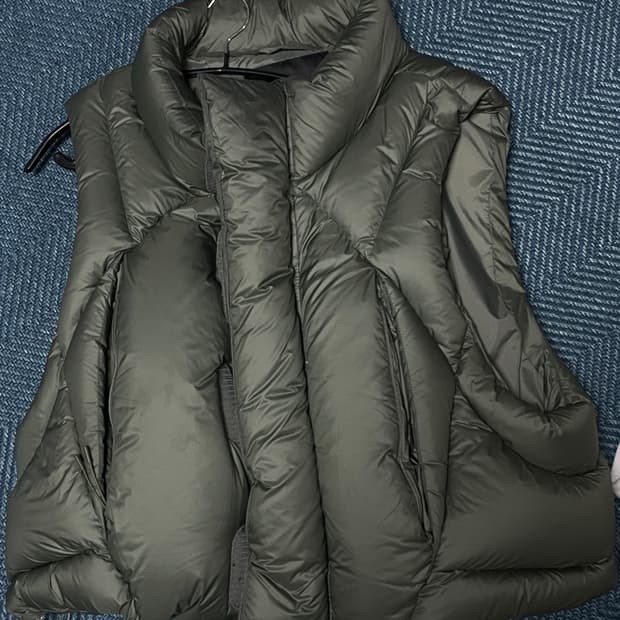 [L] 엔타이어 스튜디오 패딩 베스트 카키