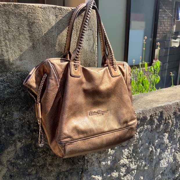Salvatore Ferragamo 브론즈 레더 숄더백