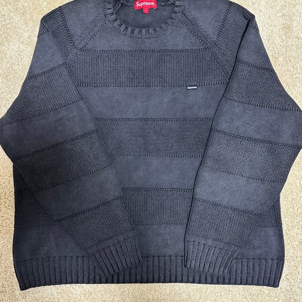 슈프림 스몰 백스 스트라이프 스웨터 블랙 -23SS