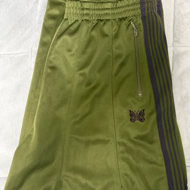 니들스 HD 트랙팬츠 올리브