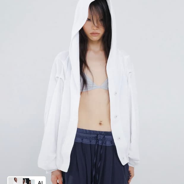 GATHERED VOLUME HOODED JACKET WHITE