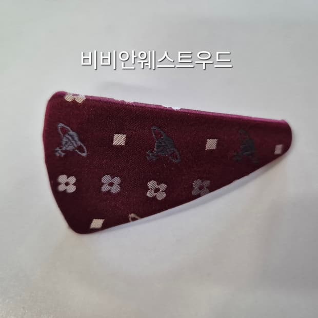 (정품원단)비비안웨스트우드 삼각 헤어 집게핀입니다.(새상품)
●소재:실크
