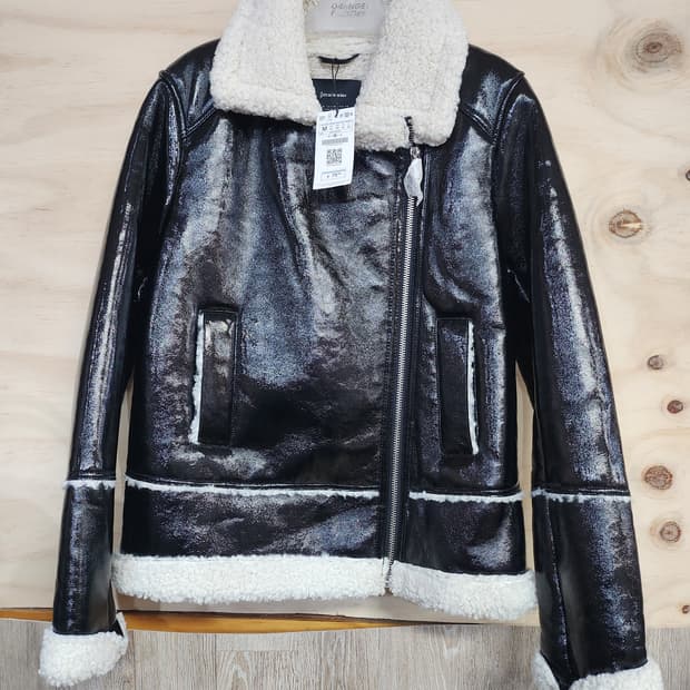 478) 스트라디바리우스 블랙 유광 무스탕