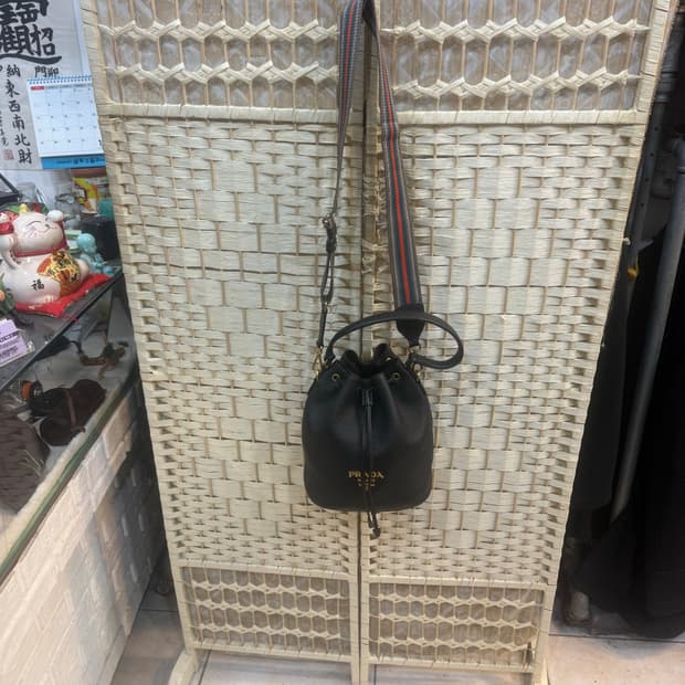 정품 프라다 비텔로 다이노 피닉스 버킷백 팝니다