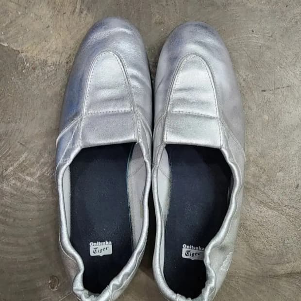 오니츠카타이거 슬립온42 표기 260