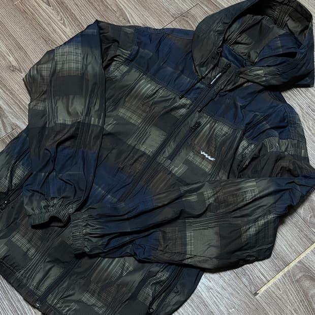 예스아이씨 인세인개러지 바람막이