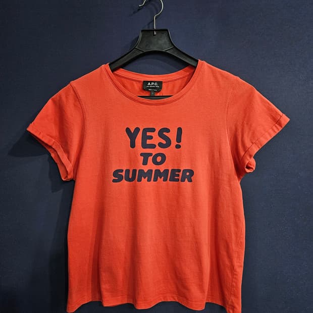 A.P.C 아페쎄 프린팅 다크레드 남성 슬림핏 100 크롭 반팔티 