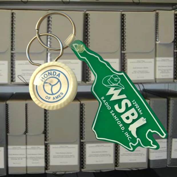 Vintage 90s Keyring