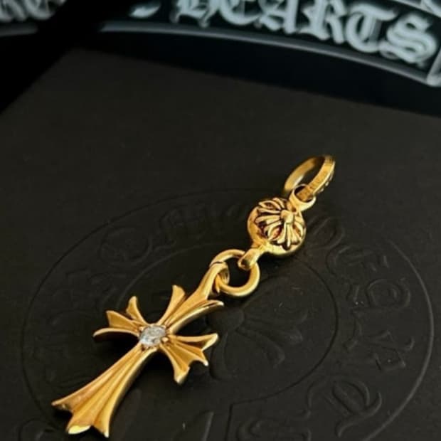 크롬하츠 22k 원볼 타이니 다이아 1포인트 구합니다