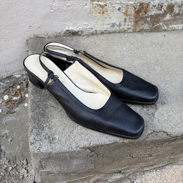 230) Salvatore Ferragamo 블랙 슬링백 힐