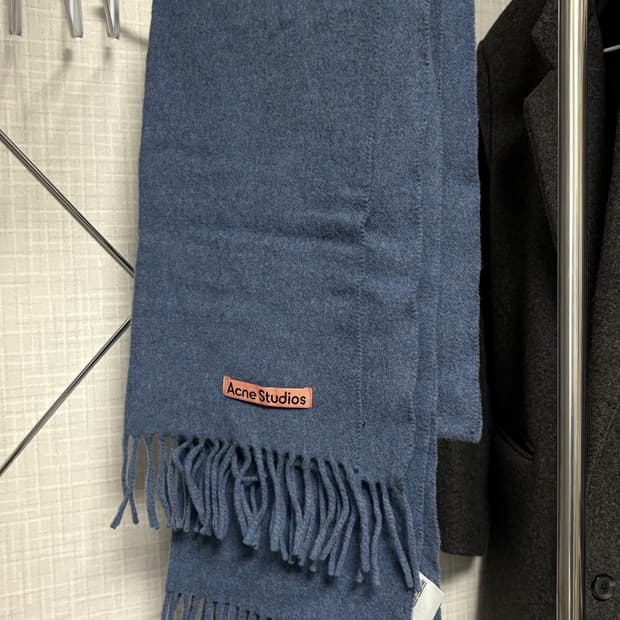 아크네스튜디오 오션블루멜란지 머플러