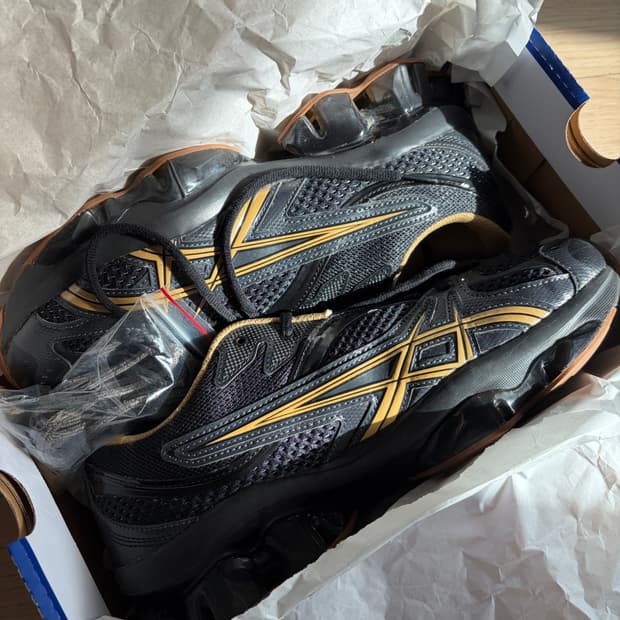 아식스 키코 젤퀀텀 지엔치아 블랙/브라운