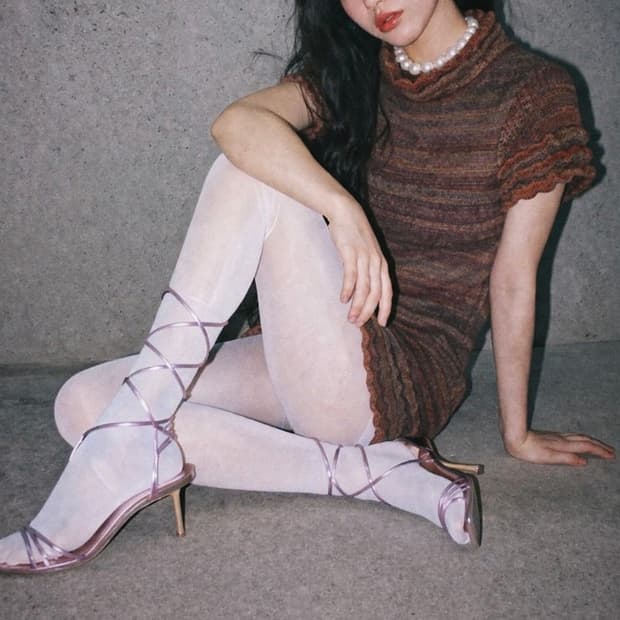 Moody Tone Ruffle Knit