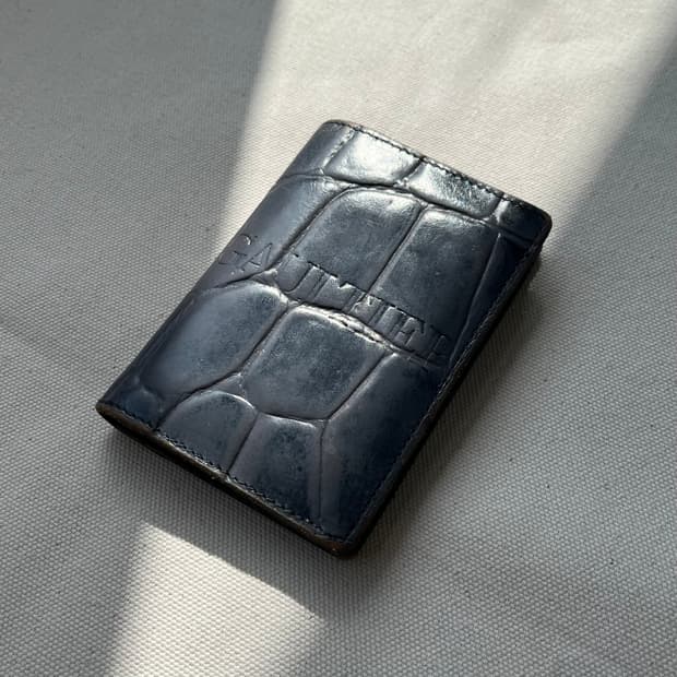 장폴고티에 크로커다일 엠보 레더 카드월렛